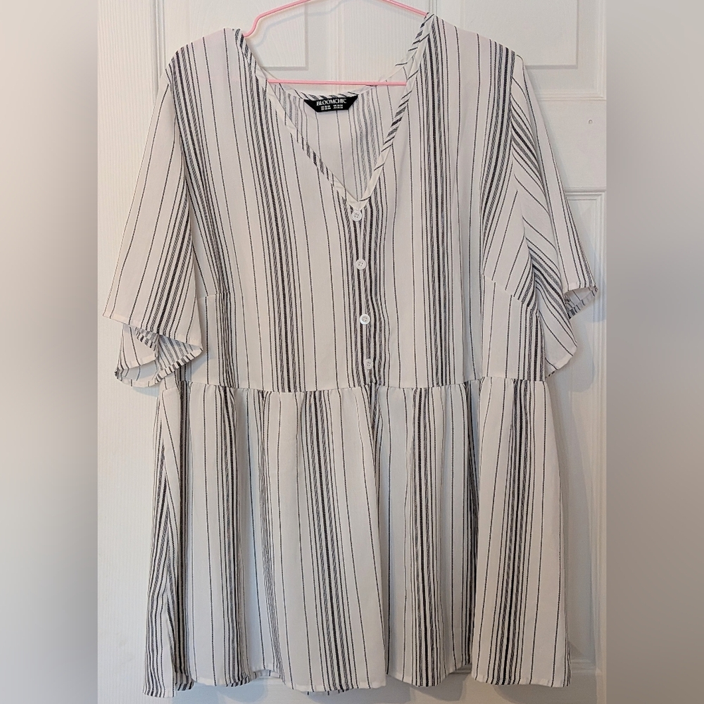 BloomChic Monochrome Striped Top